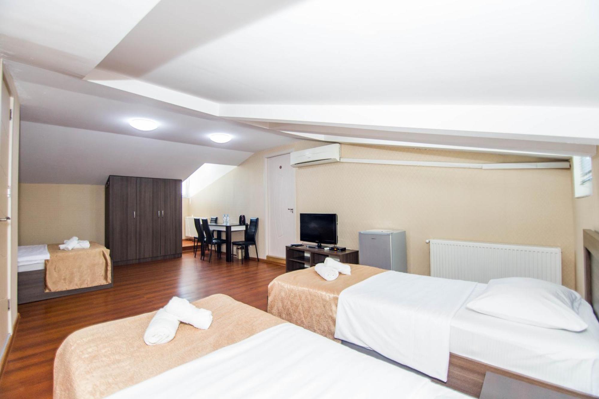 Hotel Care Inn Tbilisi Exterior foto
